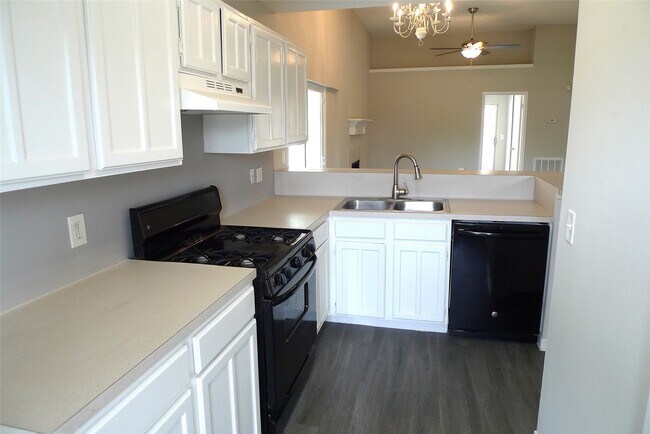 Foto del edificio - 5530 Santrey Dr