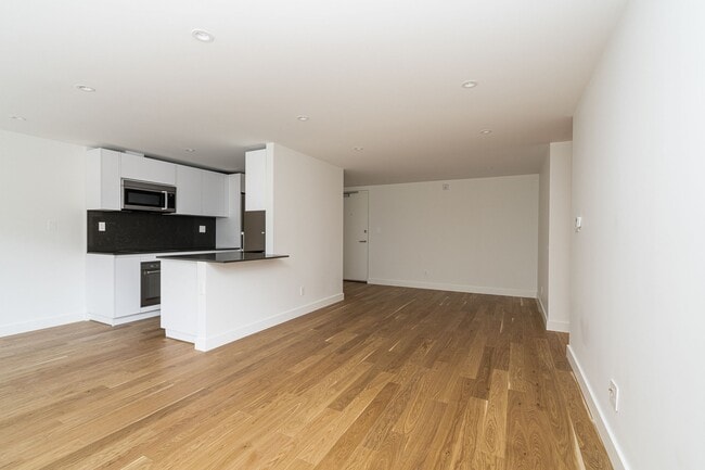 Building Photo - 150 The Donway W