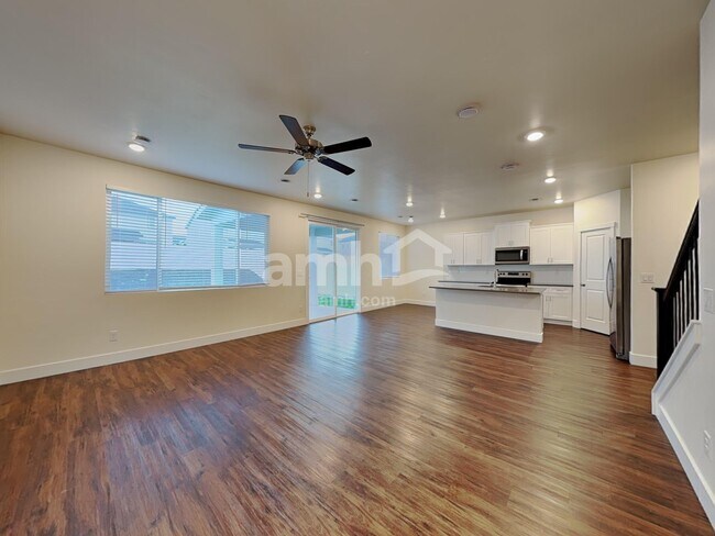 Foto del edificio - 749 S Rocker Ave