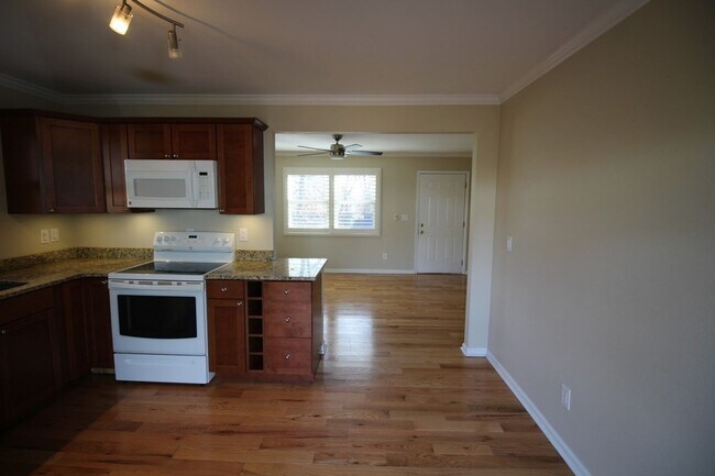 Foto del edificio - West AVL - Great apartment close to all th...