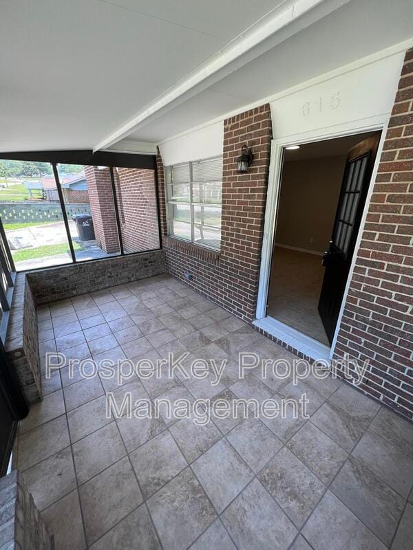 Foto del edificio - 615 Buford Dr