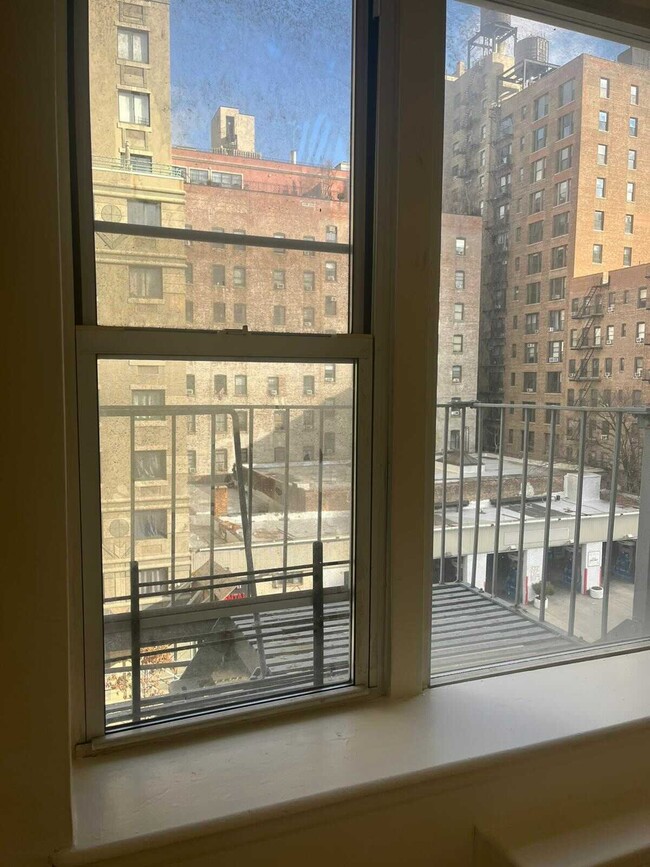 Foto del edificio - 320 W 96th St
