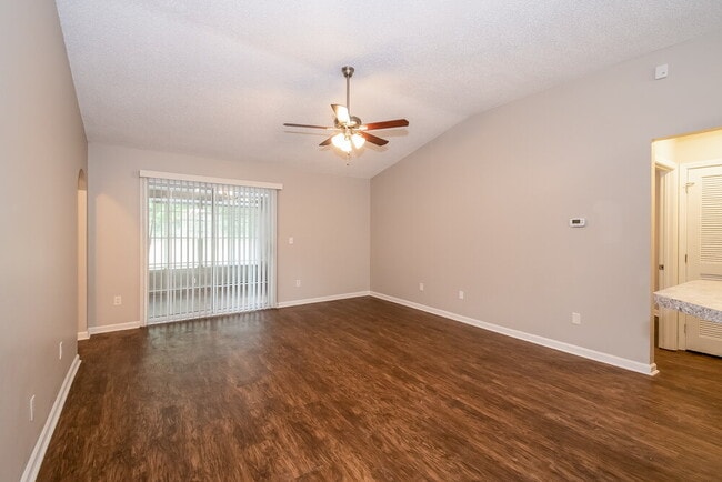 Foto del edificio - 3429 Caroline Ridge Ln E