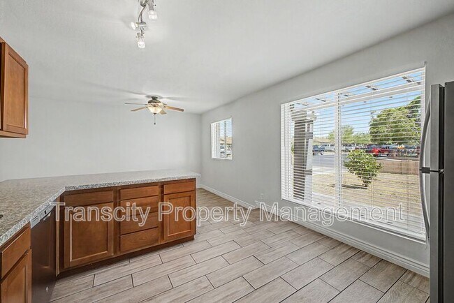 Foto del edificio - 4328 E Saint Catherine Ave
