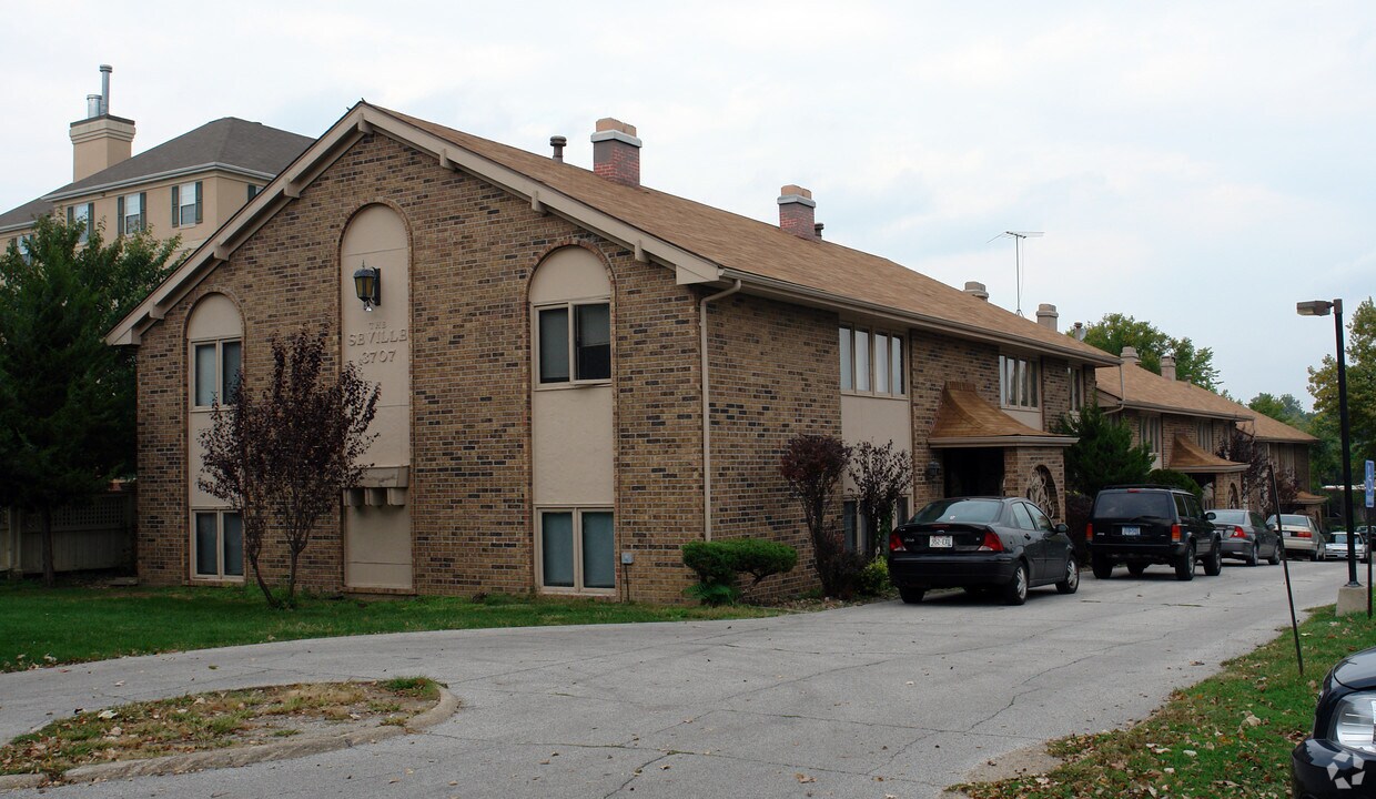 Primary Photo - 3707 Grand Ave