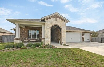 Building Photo - 216 Helena Ln