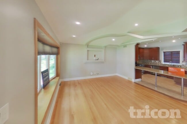 Building Photo - 1421 Redwood Dr