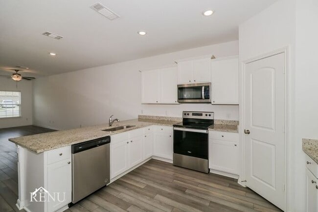 Building Photo - 14105 Hacienda Ests Dr