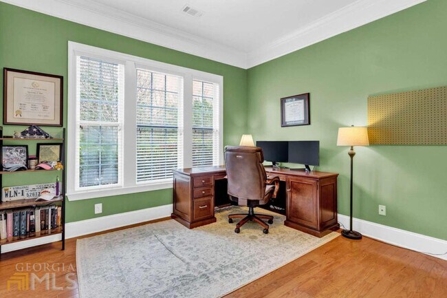 Building Photo - 2264 Park Ave SE