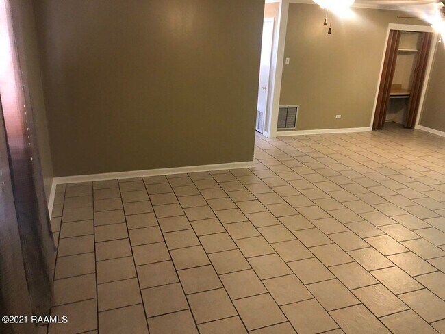 Foto del edificio - 2809 S Curtis Dr