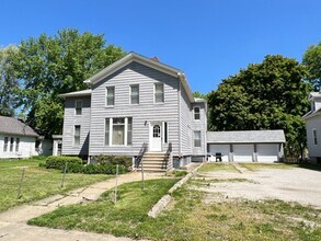 Building Photo - 614 E Walnut St