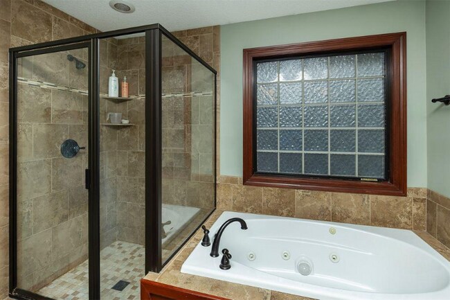 Building Photo - 8700 Wooded Point Dr