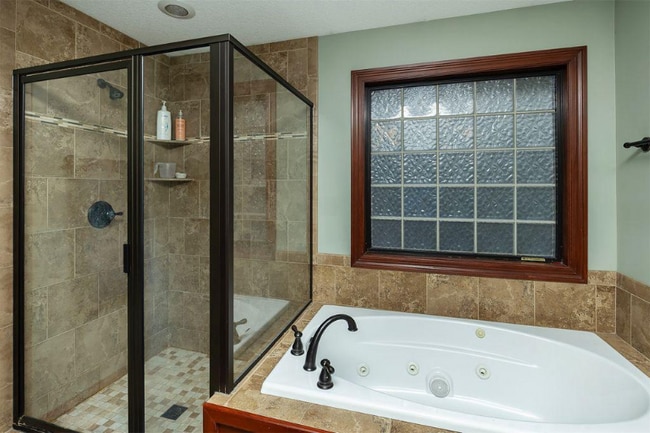 Foto del edificio - 8700 Wooded Point Dr