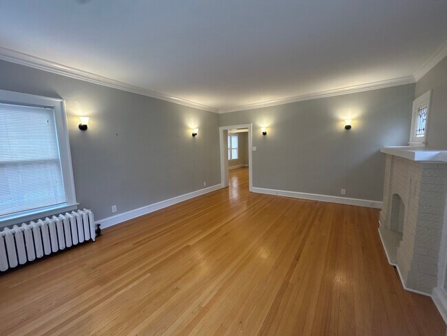 Foto del edificio - 6208 N Artesian Ave