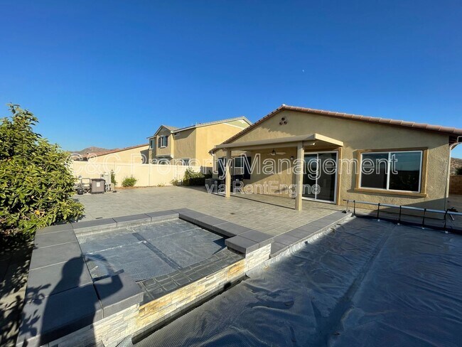 Foto del edificio - 28432 Abbey Ln
