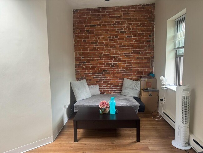 Sala - 16 Saint Germain St