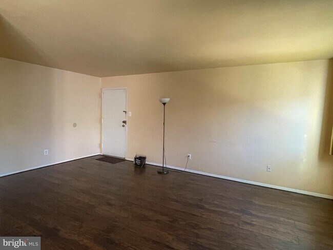 Building Photo - 8000 Chanute Pl