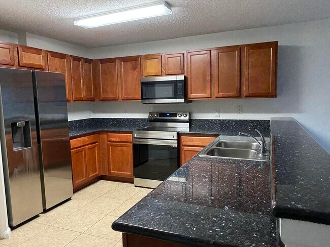 Foto del edificio - 925 Imperial Lake Rd