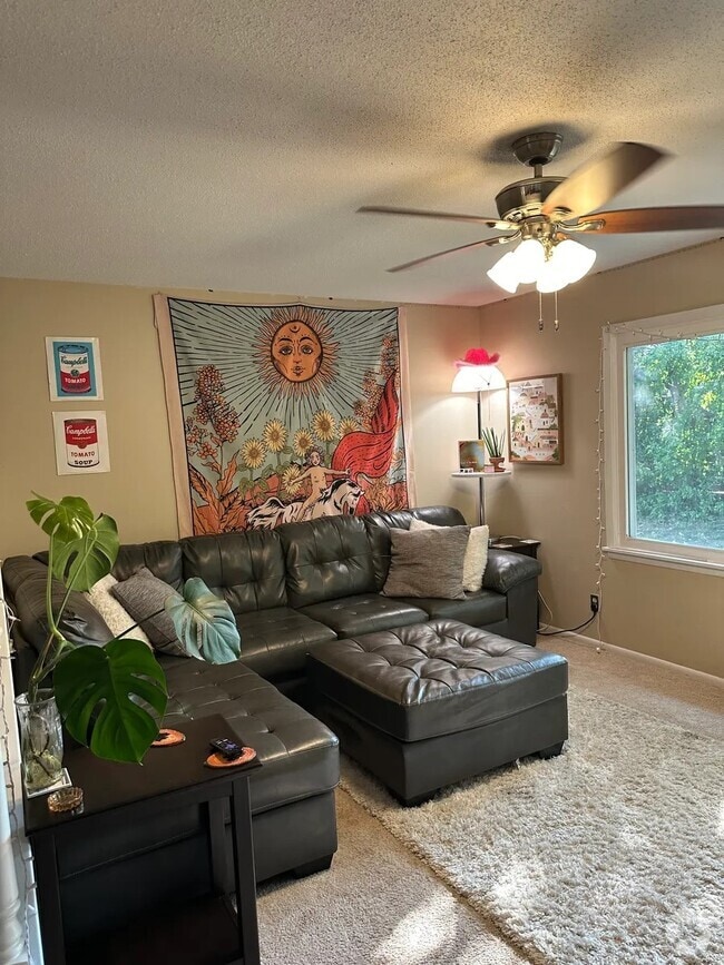 Building Photo - 1309 Ontario Cir