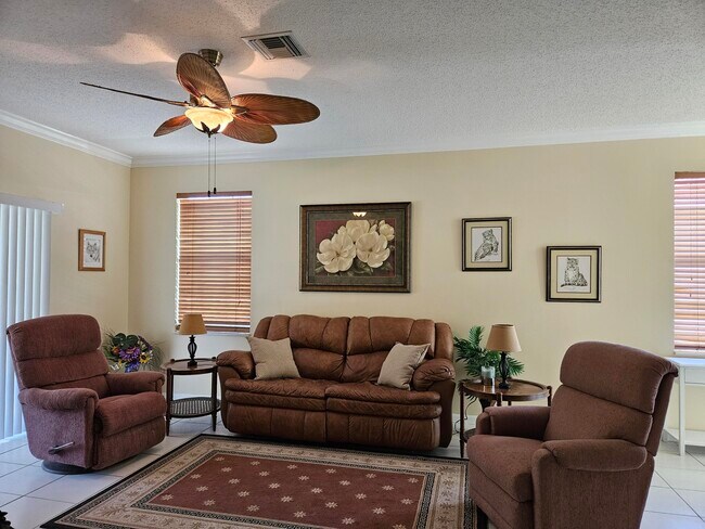 Foto del edificio - 182 Sims Creek Ln