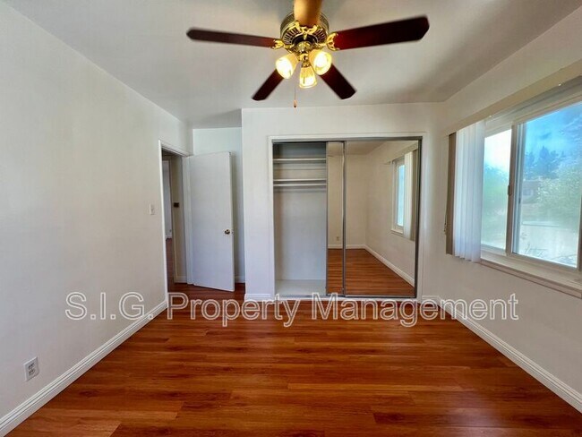 Building Photo - 723 E Chevy Chase Dr