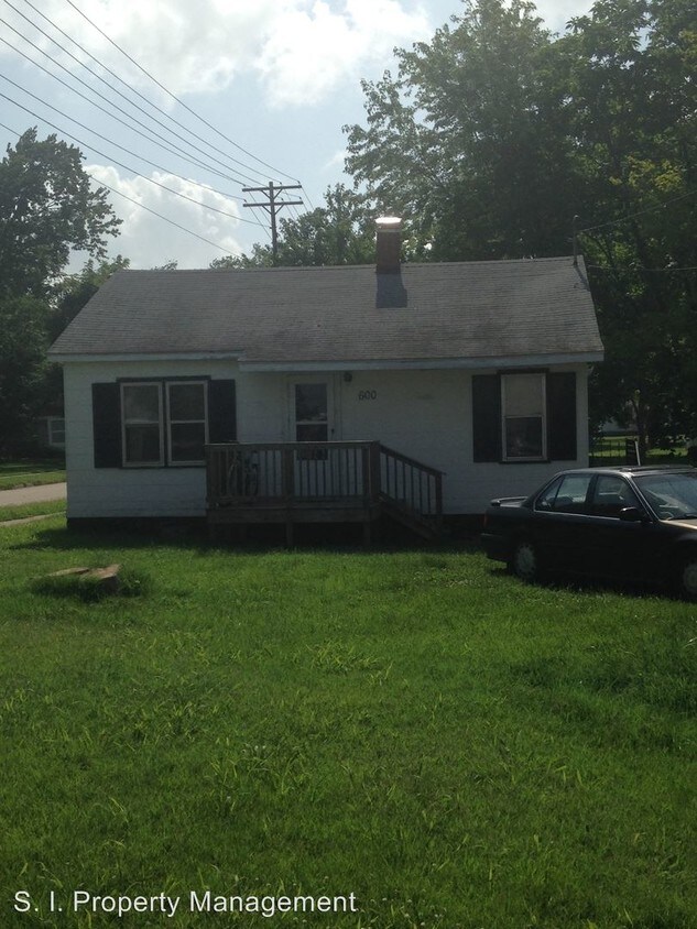 Primary Photo - 600 N Michaels St
