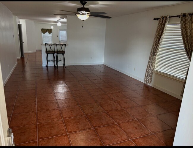 Foto del edificio - 7623 Village Mill Ln