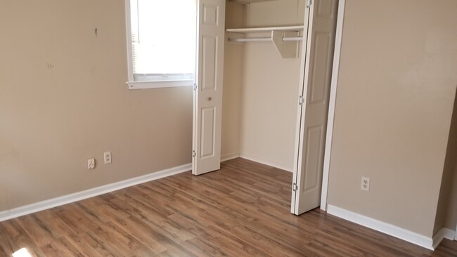 Building Photo - 101 Peach Dr