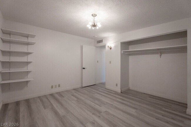 Foto del edificio - 5185 E Sun Valley Dr