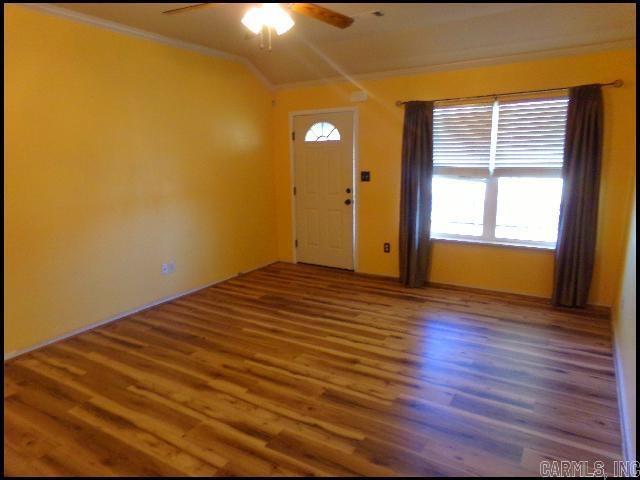 Foto del edificio - 909 Yarrow Dr