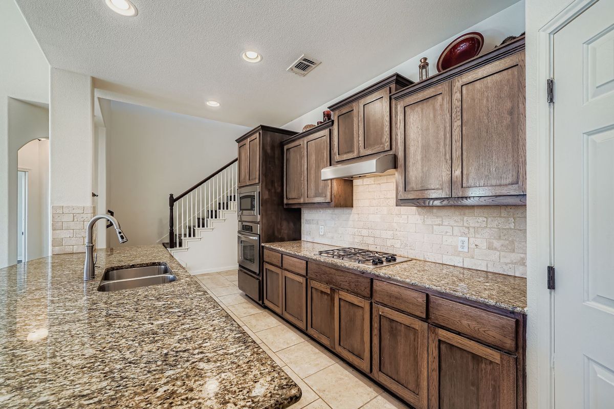 Building Photo - 212 Great Cir Cove