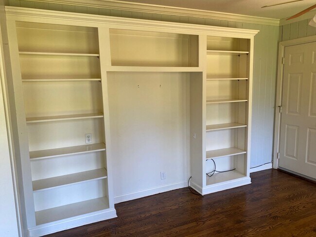 Building Photo - Beautiful 3/2 in South Highlands