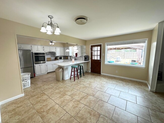 Foto del edificio - 3 Bed 1.5 Bath Ready to Rent!