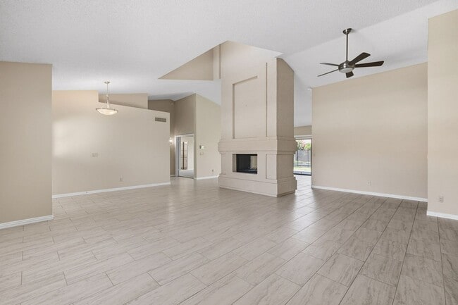Building Photo - Scottsdale Ranch - Three Bedrooms and POOL!
