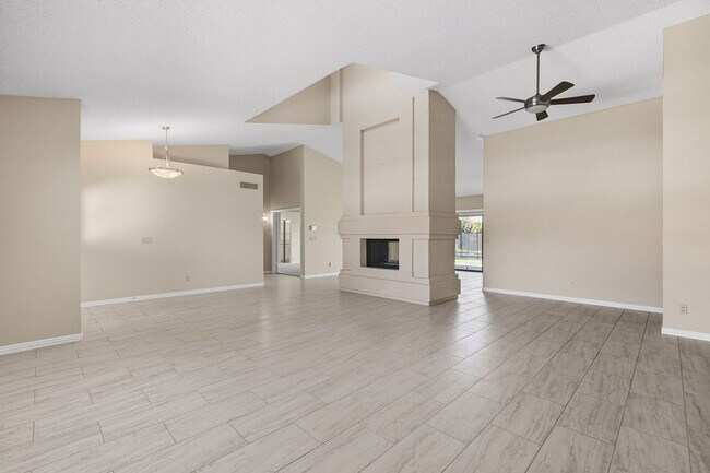 Foto del edificio - Scottsdale Ranch - Three Bedrooms and POOL!