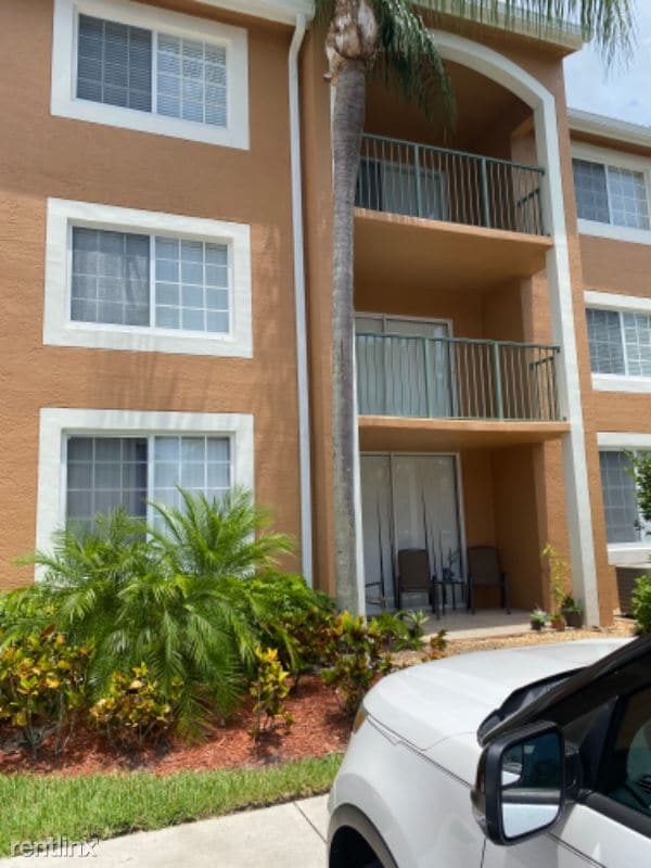 Primary Photo - 1295 Wildwood Lakes Blvd
