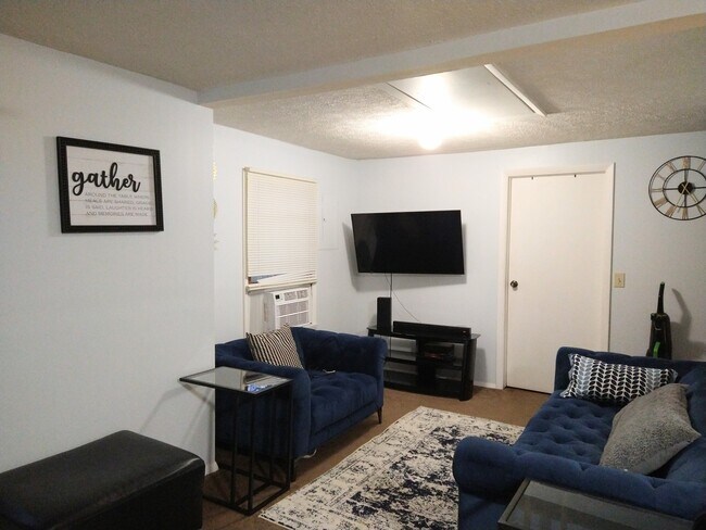 Sala de estar - 323 Haze St
