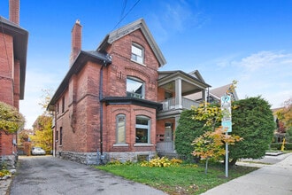 Building Photo - 374 Lewis St