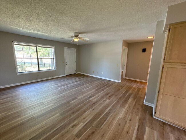 Foto del edificio - 1007 Northwood Dr