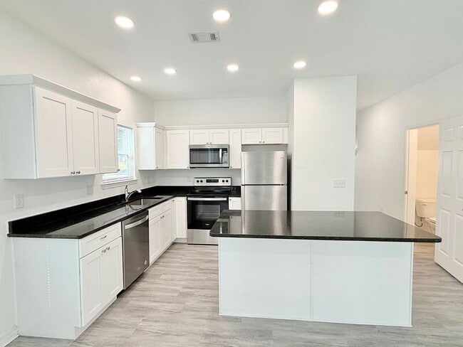 Foto del edificio - 6341 Long St