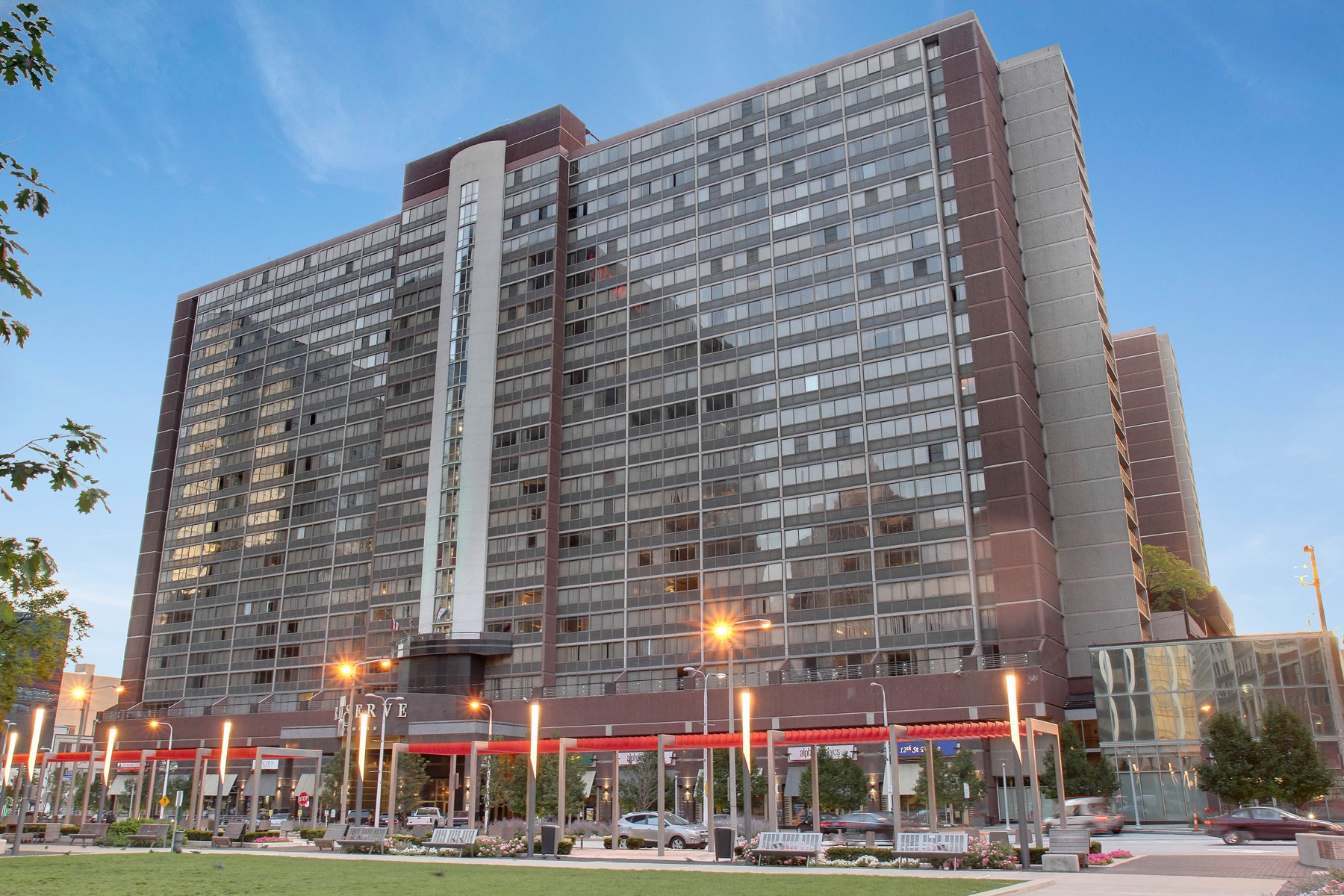 Reserve Square Apartments – photo 1