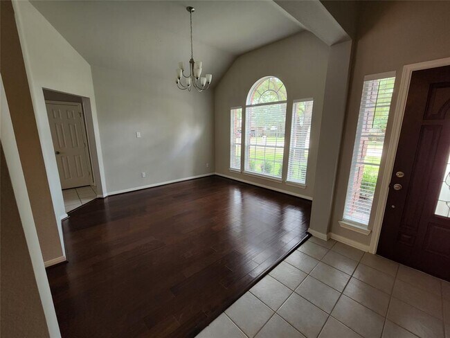 Building Photo - 4942 S Nelson Dr