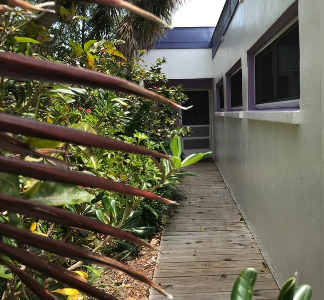 Building Photo - 2 Island Cir