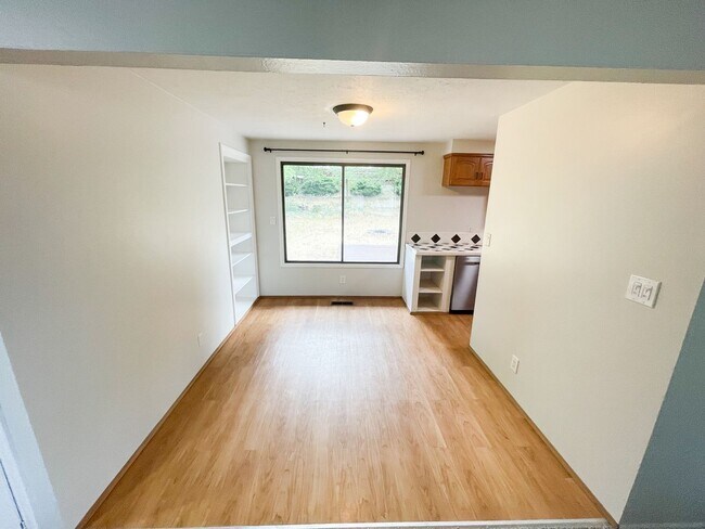 Building Photo - 3 Bedroom, 2 bath house in Moyina Heights