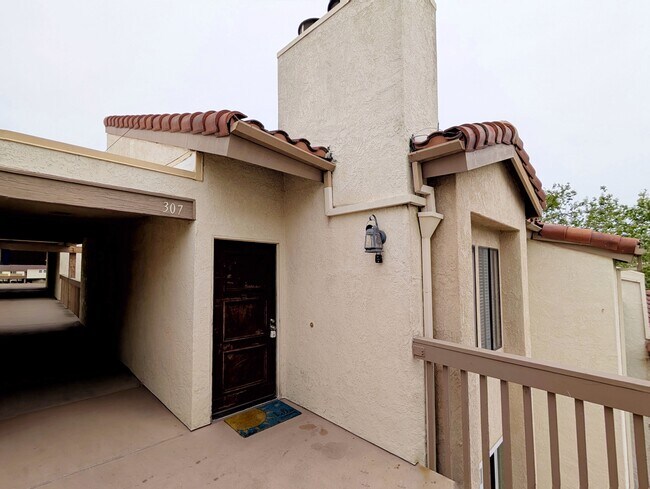 Building Photo - 4852 Cabana Dr