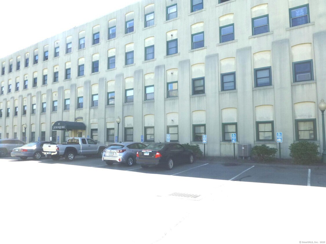 Primary Photo - 221 Judd Square