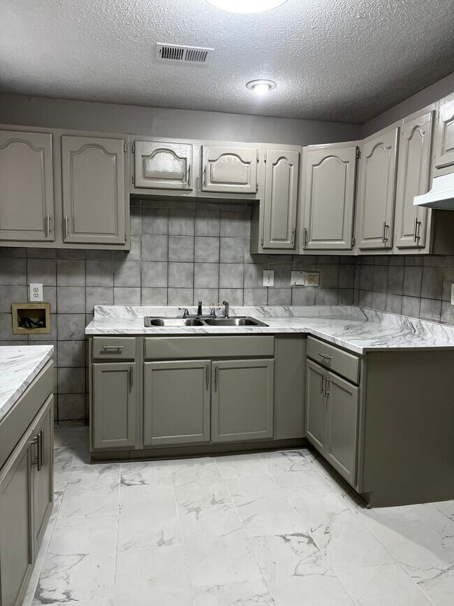 Foto del edificio - Charming 3BR Home – Open To Section 8