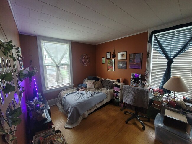 Foto del edificio - Duluth, MN - 4 Bedroom - 1 Bathroom - Close to UMD & CSS