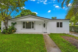Building Photo - 9441 SW 27th Dr