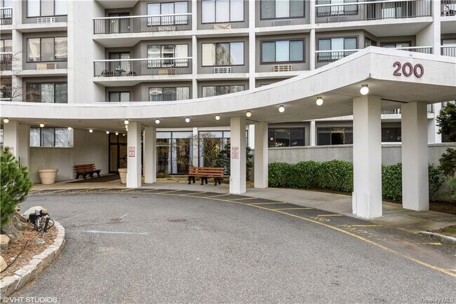 Foto del edificio - 200 High Point Dr